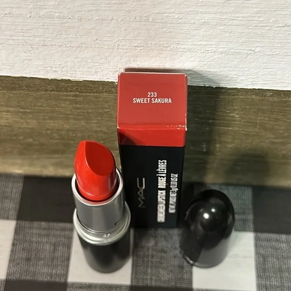 MAC 233 Sweet Sakura Cremesheen Lipstick - Picture 2 of 2